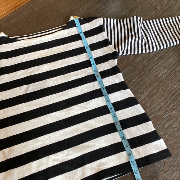 Banana republic ladies tunic sweater in black and white stripes size XS. - Picture 6 of 6